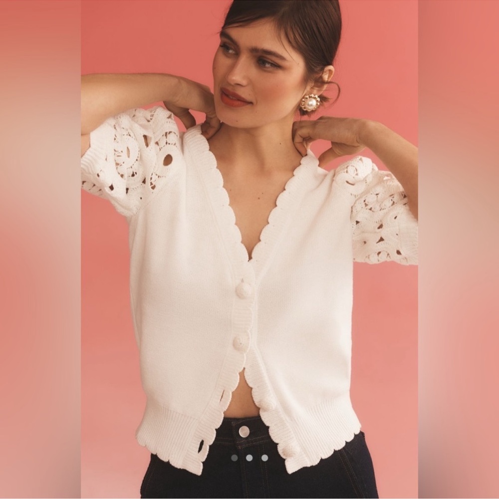 NWOT Anthropologie White Scallop Sleeve Sweater